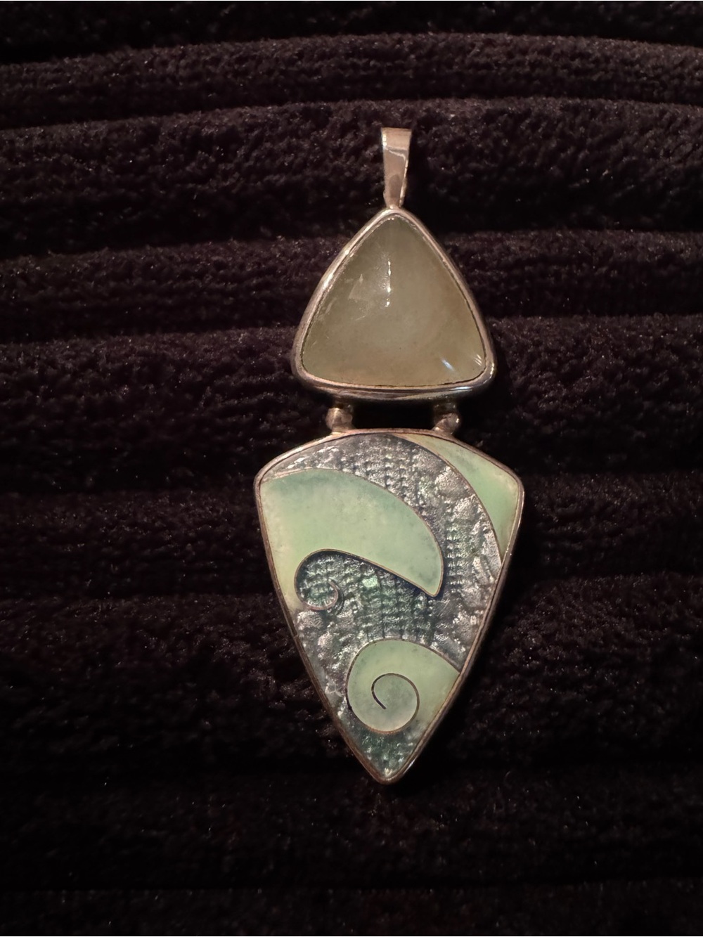 Silver Tone Green Inlay Wave Pendant Necklace  Chalcedony - Women's Jewelry